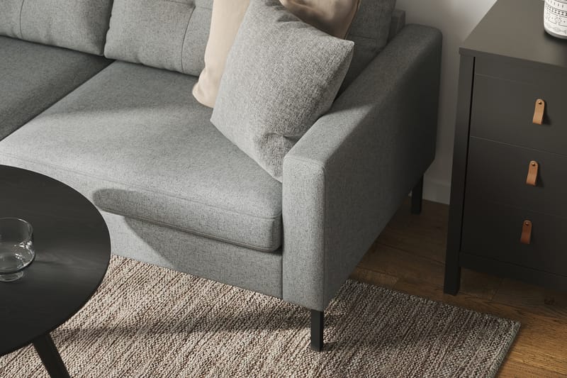 Frillestad 4-seters Venstrevendt L-formet Sjeselongsofa i Stoff - Grå - Møbler - Sofaer - Sofa med sjeselong