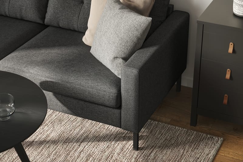 Frillestad 4-seters Venstrevendt L-formet Sjeselongsofa i Stoff - Mørk grå - Møbler - Sofaer - Sofa med sjeselong