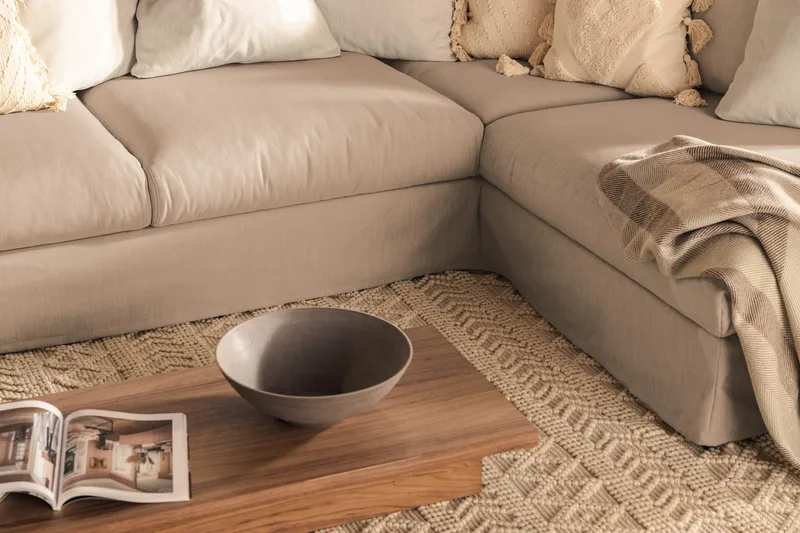 Menard 4-seters Høyrevendt Dyp L-formet Sjeselongsofa i Stoff - Beige - Møbler - Sofaer - Sofa med sjeselong