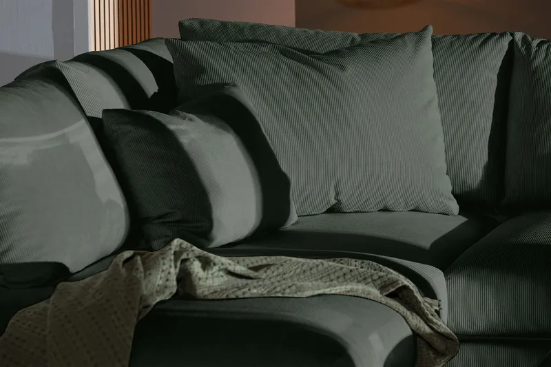 Menard 4-seters Venstrevendt Dyp L-formet Sjeselongsofa i Manchester - Grønn - Møbler - Sofaer - Sofa med sjeselong