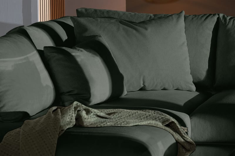 Menard 4-seters Venstrevendt Dyp L-formet Sjeselongsofa i Manchester - Grønn - Møbler - Sofaer - Sofa med sjeselong