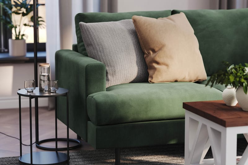 Menard Compact 4-seters Høyrevendt L-formet Sjeselongsofa i Manchester - Grønn - Møbler - Sofaer - Sofa med sjeselong