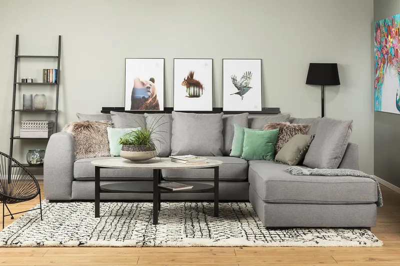 Optus 4-seters Høyrevendt L-formet Sjeselongsofa i Stoff inkl. Pynteputer - Lys grå - Møbler - Sofaer - Sofa med sjeselong - 3 seters sofa med divan