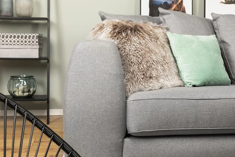 Optus 4-seters Høyrevendt L-formet Sjeselongsofa i Stoff inkl. Pynteputer - Lys grå - Møbler - Sofaer - Sofa med sjeselong - 3 seters sofa med divan