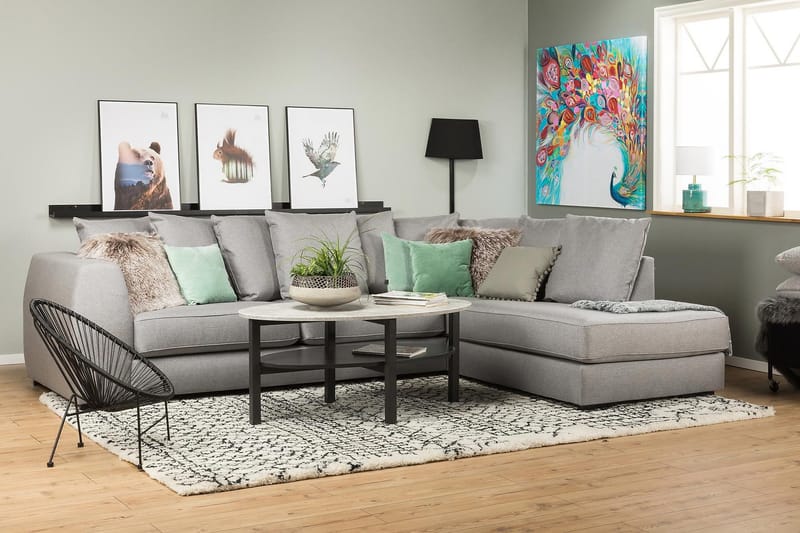 Optus 4-seters Høyrevendt L-formet Sjeselongsofa i Stoff inkl. Pynteputer - Lys grå - Møbler - Sofaer - Sofa med sjeselong - 3 seters sofa med divan