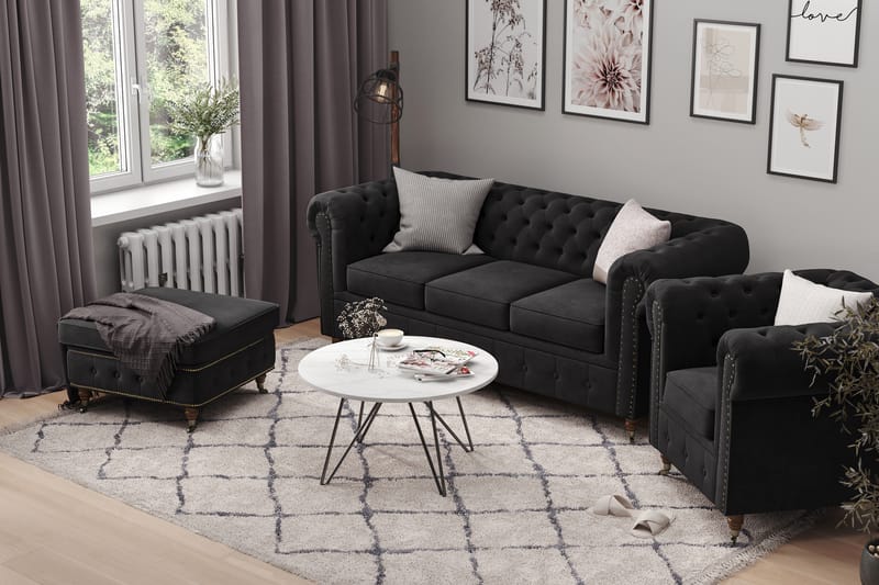 Chesterfield Deluxe Sofagruppe 3-seter+Lenestol+Fotskammel - Svart Fløyel - Møbler - Sofaer - Sofagrupper - Chesterfield sofagruppe