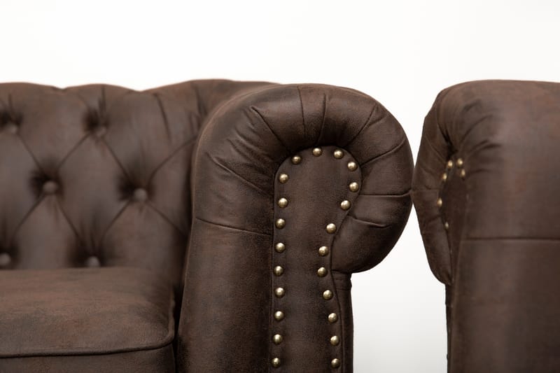 Chesterfield Deluxe Sofagruppe 3-seter+Lenestol+Fotskammel - Mørkebrun - Møbler - Sofaer - Sofagrupper - Howard sofagruppe