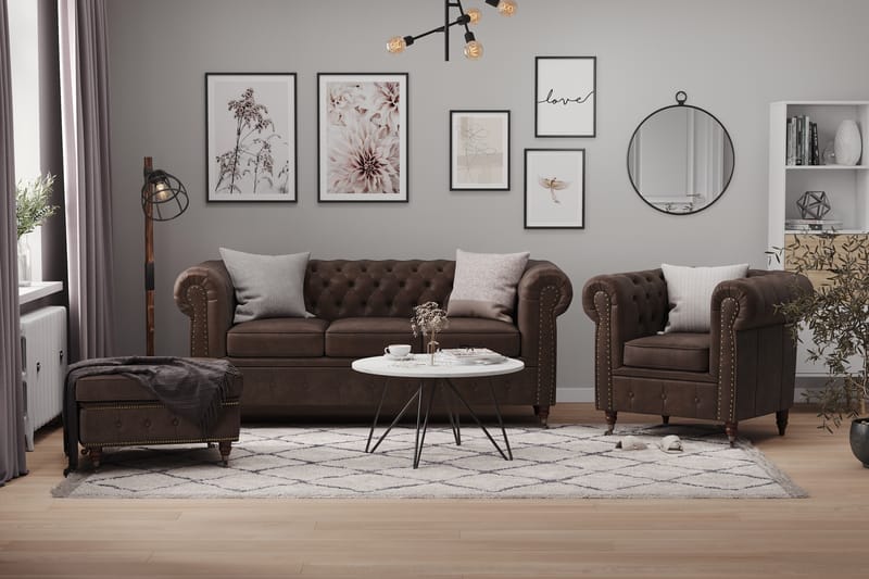 Chesterfield Deluxe Sofagruppe 3-seter+Lenestol+Fotskammel - Mørkebrun - Møbler - Sofaer - Sofagrupper - Howard sofagruppe