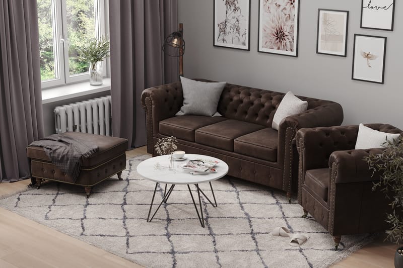 Chesterfield Deluxe Sofagruppe 3-seter+Lenestol+Fotskammel - Mørkebrun - Møbler - Sofaer - Sofagrupper - Howard sofagruppe