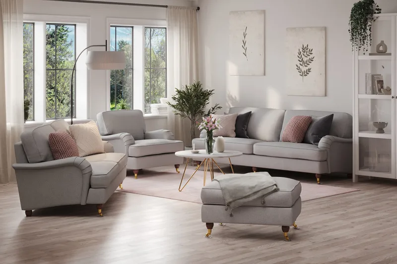 Howard Lyx Sofagruppe 4-seters + 3-seters Sofa + Lenestol + Fotskammel i Stoff - Lys grå - Møbler - Sofaer - Sofagrupper - Howard sofagruppe