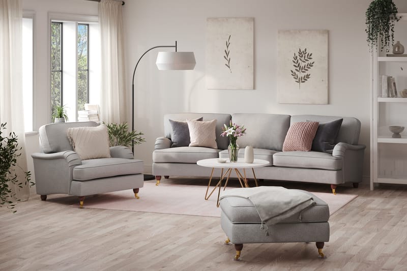 Howard Lyx Sofagruppe 4-seters Svingt Sofa + Lenestol + Fotskammel i Stoff - Lys grå - Møbler - Sofaer - Sofagrupper - Howard sofagruppe