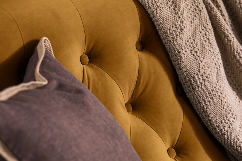 Howard Riviera Sofagruppe 3-seters + 2-seters Sofa + Lenestol + Fotskammel i Fløyel - Mørk gul - Møbler - Sofaer - Sofagrupper - Howard sofagruppe