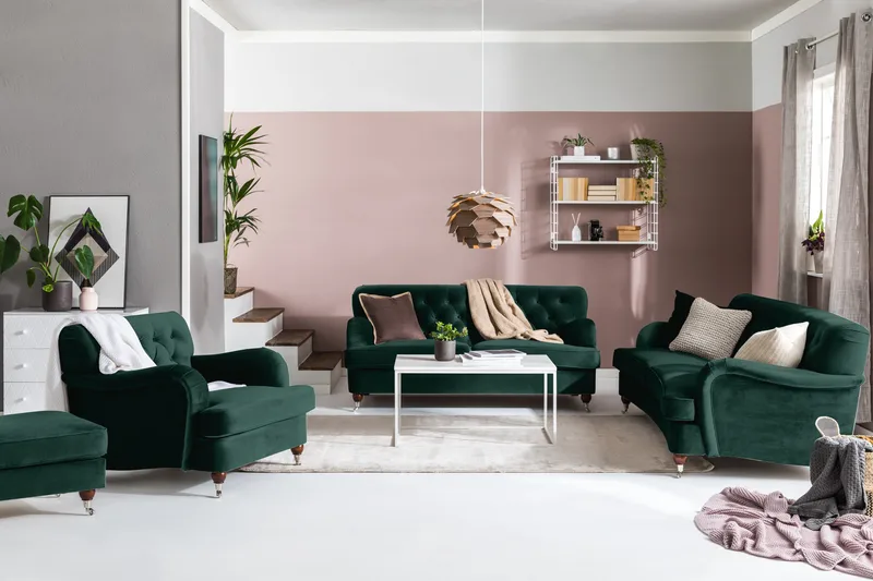 Howard Riviera Sofagruppe Svingt 3-seters + 2-seters Sofa + Lenestol + Fotskammel i Fløyel - Grønn - Møbler - Sofaer - Sofagrupper - Howard sofagruppe