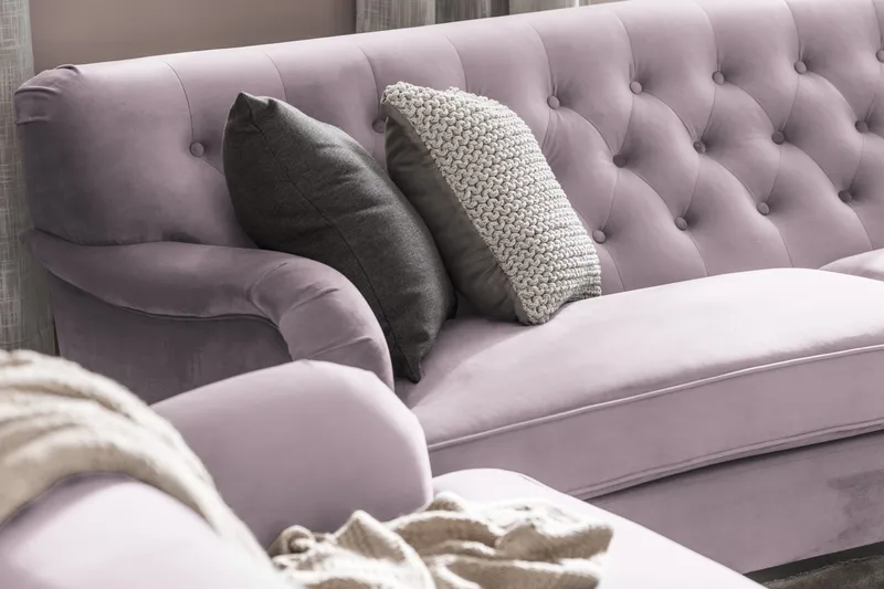 Howard Riviera Sofagruppe Svingt 3-seters + 2-seters Sofa + Lenestol + Fotskammel i Fløyel - Lilla - Møbler - Sofaer - Sofagrupper - Howard sofagruppe