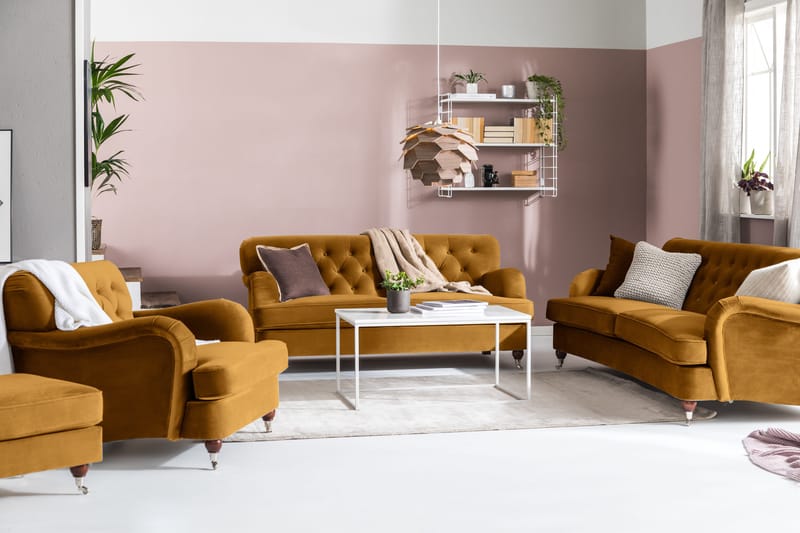 Howard Riviera Sofagruppe Svingt 3-seters + 2-seters Sofa + Lenestol + Fotskammel i Fløyel - Mørk gul - Møbler - Sofaer - Sofagrupper - Howard sofagruppe