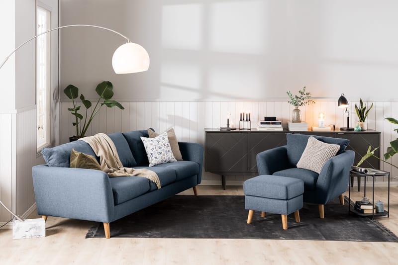 Trend Sofagruppe 3-seters + 2-seters Sofa + Lenestol + Fotskammel i Stoff - Blå - Møbler - Sofaer - Sofagrupper - Howard sofagruppe
