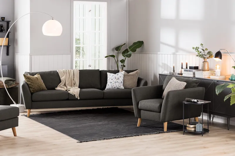 Trend Sofagruppe 3-seters + 2-seters Sofa + Lenestol + Fotskammel i Stoff - Svart - Møbler - Sofaer - Sofagrupper