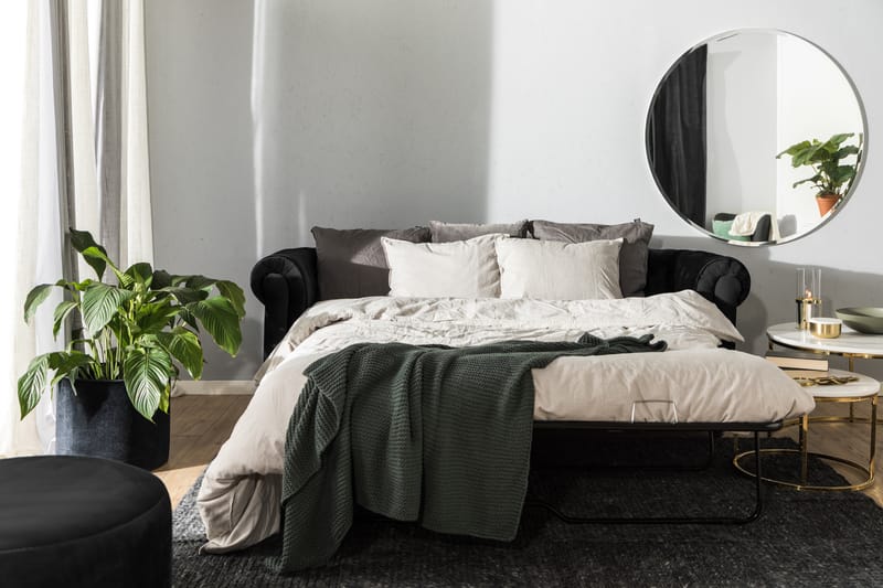 Chesterfield Lyx 3-seter Fremoverbøyd sovesofa i fløyel - Svart - Møbler - Sofaer - Sovesofaer