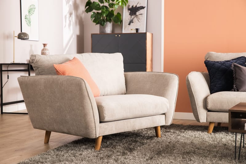 Trend Lyx 2-seter Sofa med Utsvungne Armlener i Stoff med Trebein - Beige - Møbler - Sofaer - 2 seter sofa