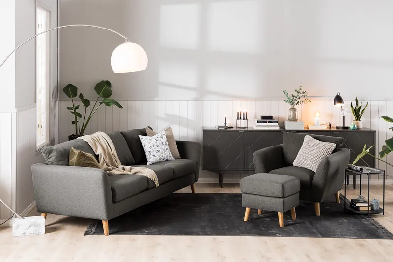 Trend Sofagruppe 3-seters + 2-seters Sofa + Lenestol + Fotskammel i Stoff - Svart - Møbler - Sofaer - Sofagrupper