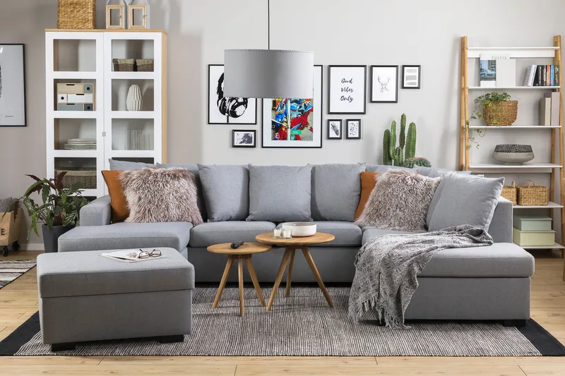 Crazy 4-seters Høyrevendt U-formet Large Sofa med Divan og Sjeselong i Stoff inkl. Pynteputer - Grå - Møbler - Sofaer - U-sofa