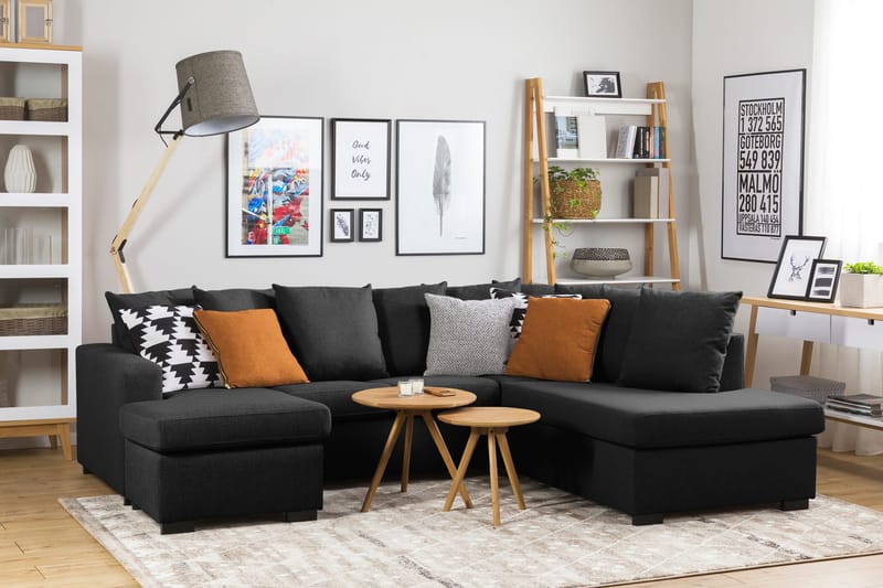 Crazy 4-seters Høyrevendt U-formet Small Sofa med Divan og Sjeselong i Stoff inkl. Pynteputer - Mørk grå - Møbler - Sofaer - U-sofa