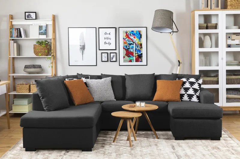 Crazy 4-seters Venstrevendt U-formet Small Sofa med Divan og Sjeselong i Stoff inkl. Pynteputer - Antrasitt - Møbler - Sofaer - U-sofa