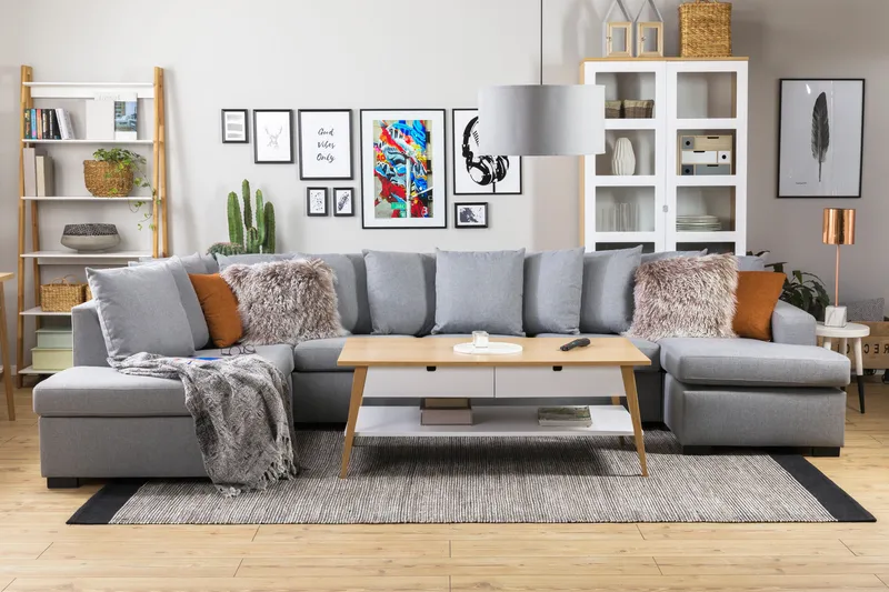 Crazy 5-seters Venstrevendt U-formet X-Large Sofa med Divan og Sjeselong i Stoff inkl. Pynteputer - Grå - Møbler - Sofaer - U-sofa