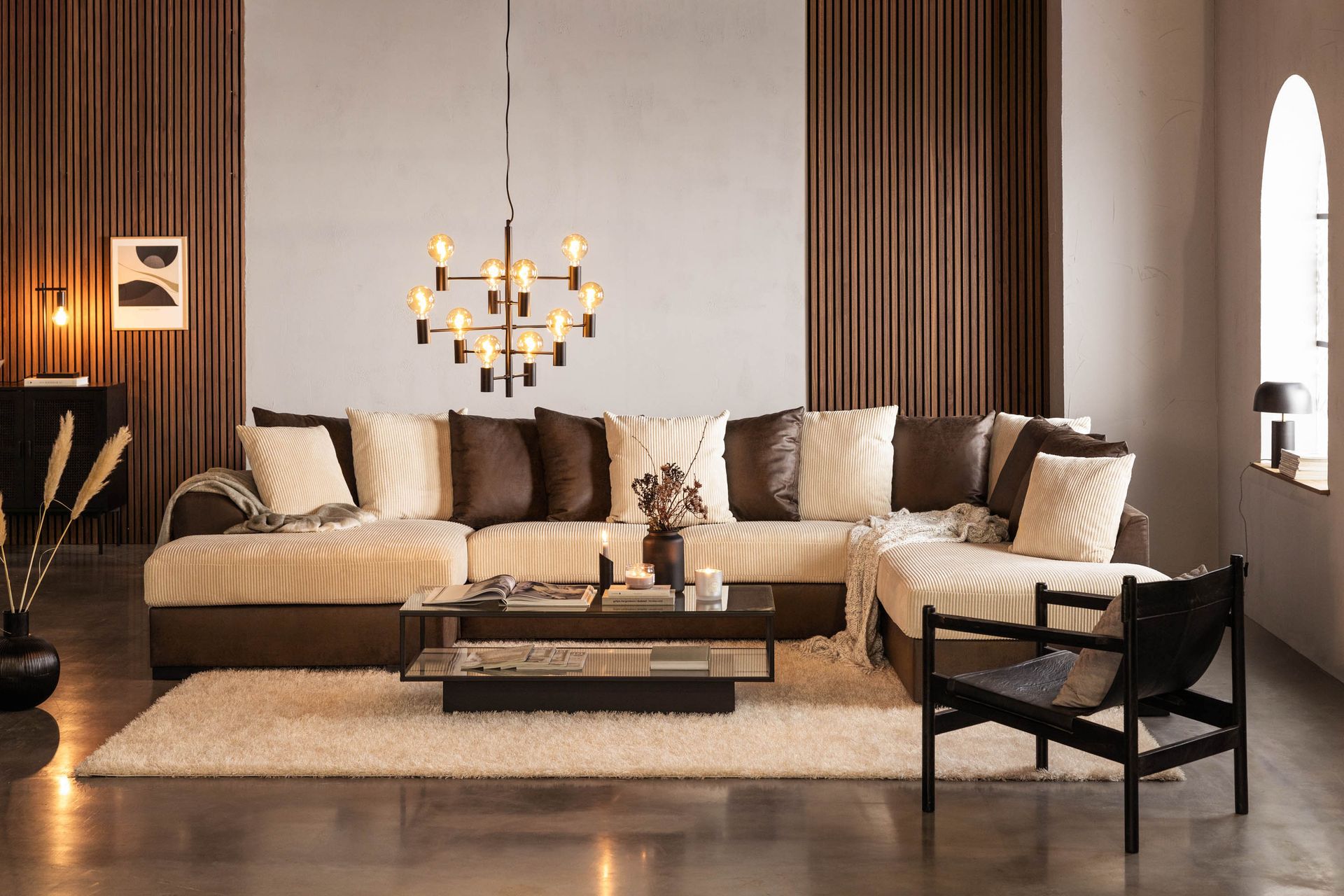 Cuba 5-seters Høyrevendt U-formet Sofa med Divan og Sjeselong i Manchester/Kunstlær inkl. Pynteputer - Brun / Beige - Møbler - Sofaer - U-sofa