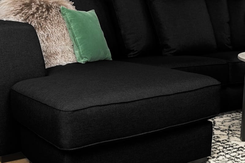 Optus 4-seters Høyrevendt U-formet Sofa med Divan og Sjeselong i Stoff inkl. Pynteputer - Svart - Møbler - Sofaer - Skinnsofaer