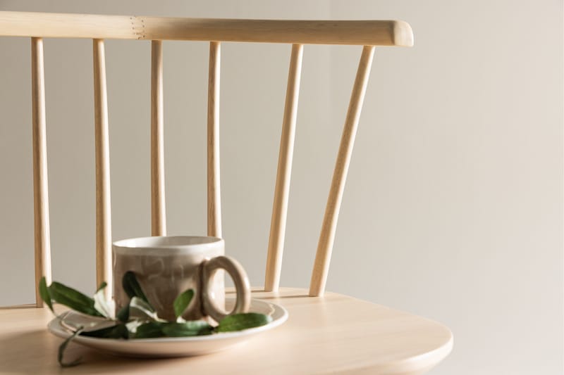 Sittebenk med ryggstøtte Venture Home Bobby sittebenk 120 cm Whitewash Hvitvasket - Møbler - Stoler & lenestoler - Benk