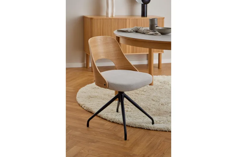 Hellerik Spisestol - Beige - Møbler - Stoler & lenestoler - Spisestuestoler & kjøkkenstoler