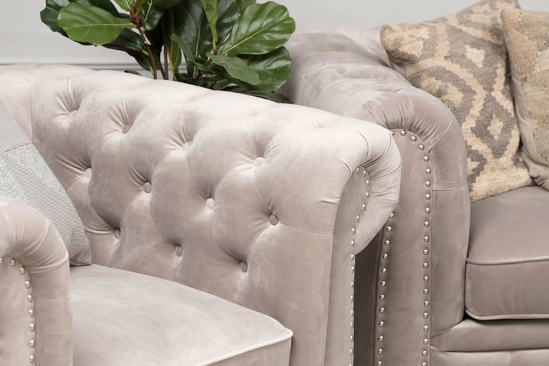 Chesterfield-Lux Lenestol Fløyel Sand - Møbler - Stoler & lenestoler - Lenestoler - Chesterfield lenestol