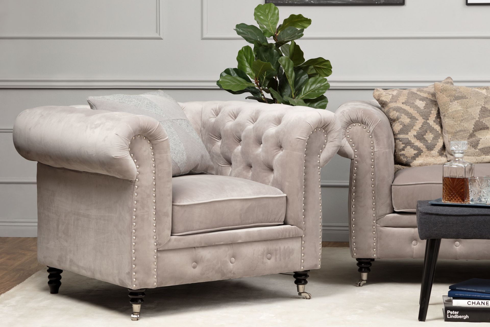 Chesterfield-Lux Lenestol Fløyel Sand - Møbler - Stoler & lenestoler - Lenestoler - Chesterfield lenestol