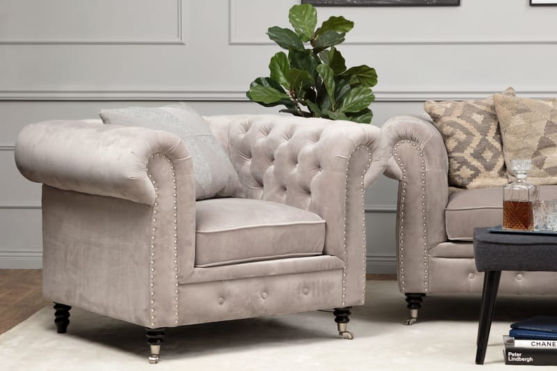 Chesterfield-Lux Lenestol Fløyel Sand - Møbler - Stoler & lenestoler - Lenestoler - Chesterfield lenestol