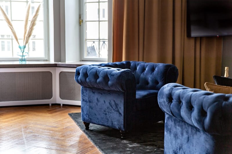 Chesterfield Lyx Stor behagelig dyp fløyelfotøyd – Fotøyd til stue - Blå Fløyel - Møbler - Stoler & lenestoler - Lenestoler - Chesterfield lenestol