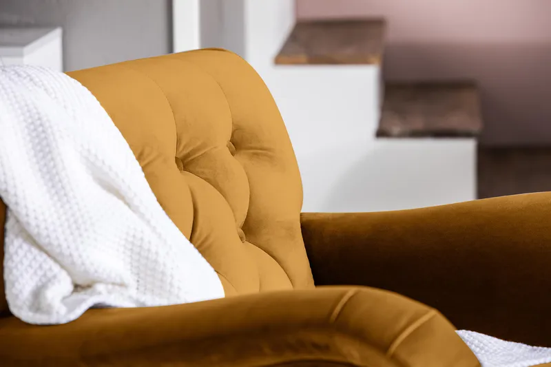 Howard Riviera Fløyelslenestol - Amber - Møbler - Stoler & lenestoler - Lenestoler - Howard lenestol