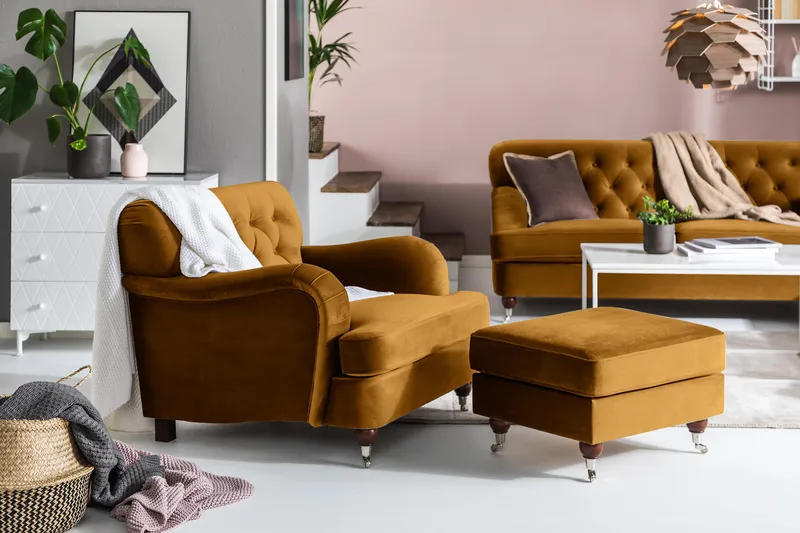 Howard Riviera Fløyelslenestol - Amber - Møbler - Stoler & lenestoler - Lenestoler - Howard lenestol