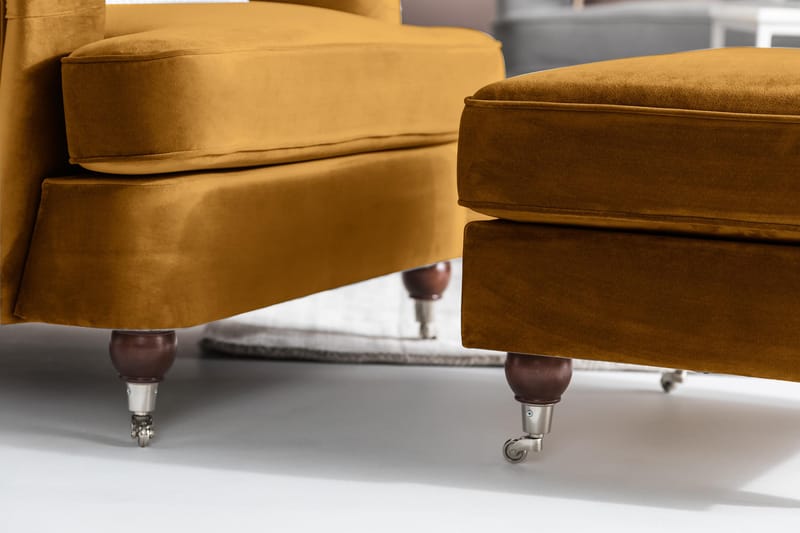 Howard Riviera Fløyelslenestol - Amber - Møbler - Stoler & lenestoler - Lenestoler - Howard lenestol