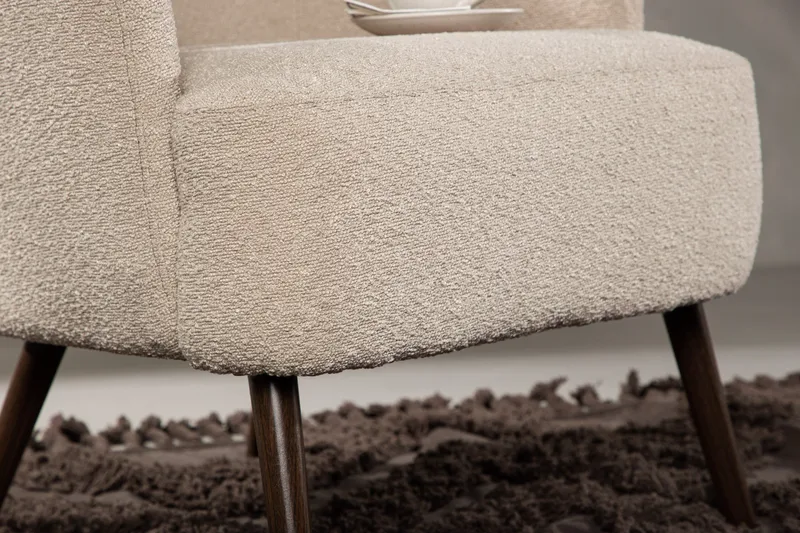 Lincoln Lenestol i Bouclé med Treben - Beige - Møbler - Stoler & lenestoler - Lenestoler