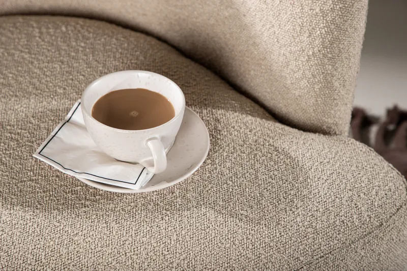 Lincoln Lenestol i Bouclé med Treben - Beige - Møbler - Stoler & lenestoler - Lenestoler