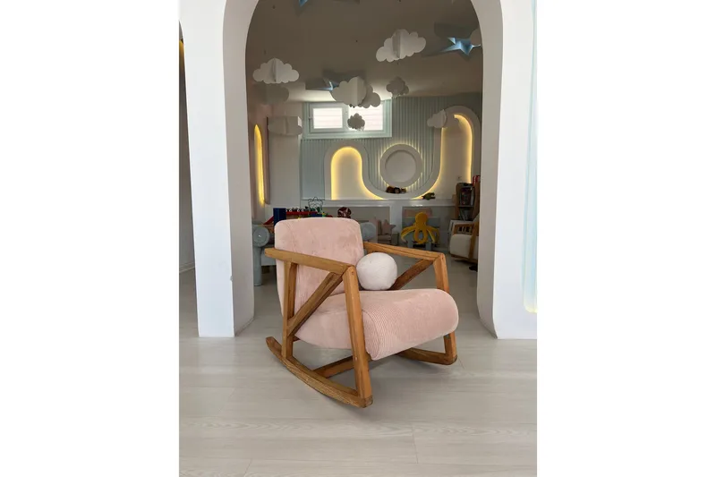 Mamuni Lenestol, Rosa