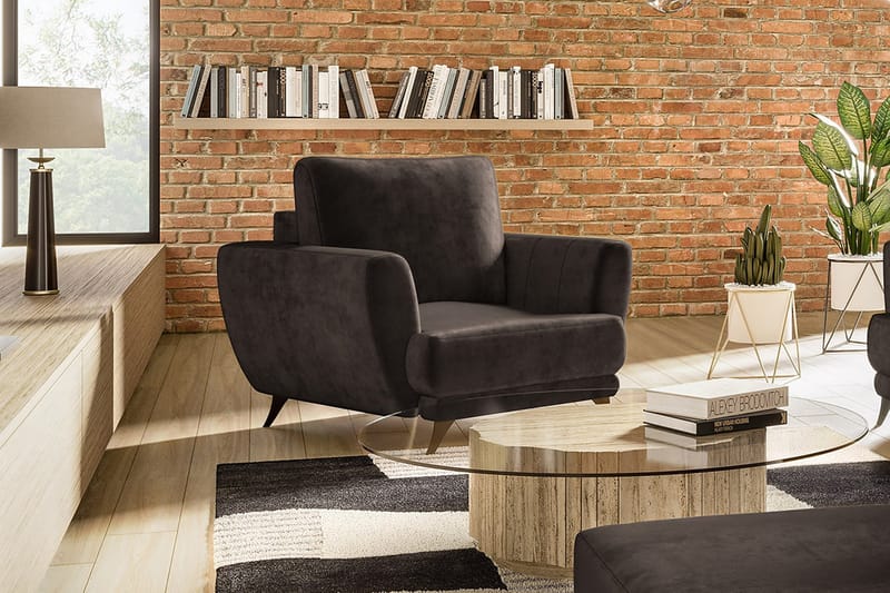 Megis Lenestol, Brun