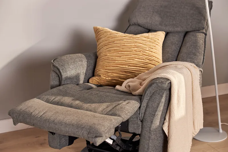 Umeå Lenestol Snurr & Gyng - Stoff Grå - Møbler - Stoler & lenestoler - Lenestoler - Recliner & kinostol