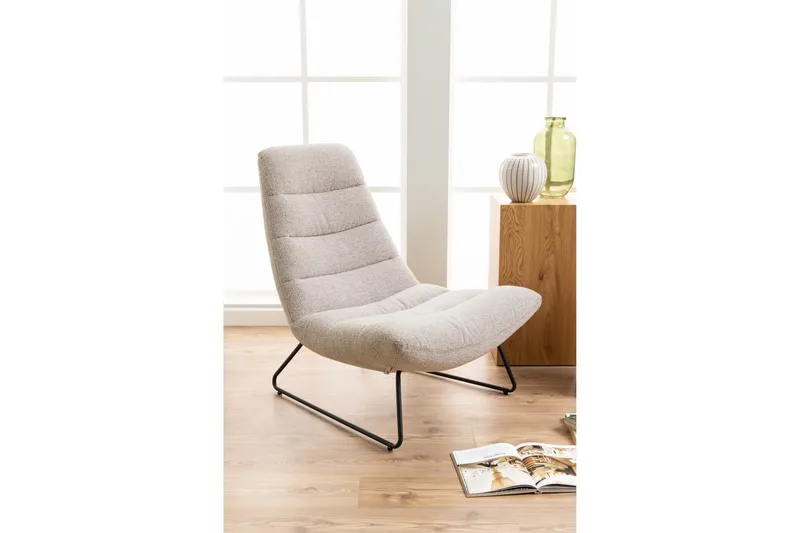 Sammo Modern Lenestol i Stoff med Understell i Metall - Beige - Møbler - Stoler & lenestoler - Lenestoler