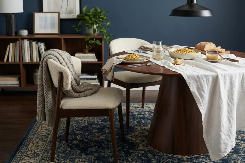 Nala Spisestol i Tre med Stoffsete - Greige - Møbler - Stoler & lenestoler - Spisestuestoler & kjøkkenstoler