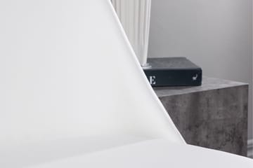 Night Spisestol i Lær med Metallben - Hvit - Møbler - Stoler & lenestoler - Spisestuestoler & kjøkkenstoler