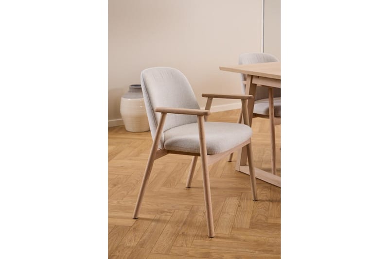 Reciclar Spisestol i bouclé med armlener i eik - Beige - Møbler - Stoler & lenestoler - Spisestuestoler & kjøkkenstoler