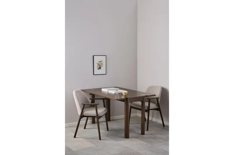 Reciclar Spisestol i bouclé med armlener i eik - Mørk brun/Greige - Møbler - Stoler & lenestoler - Spisestuestoler & kjøkkenstoler