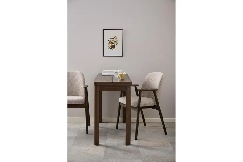 Reciclar Spisestol i bouclé med armlener i eik - Mørk brun/Greige - Møbler - Stoler & lenestoler - Spisestuestoler & kjøkkenstoler